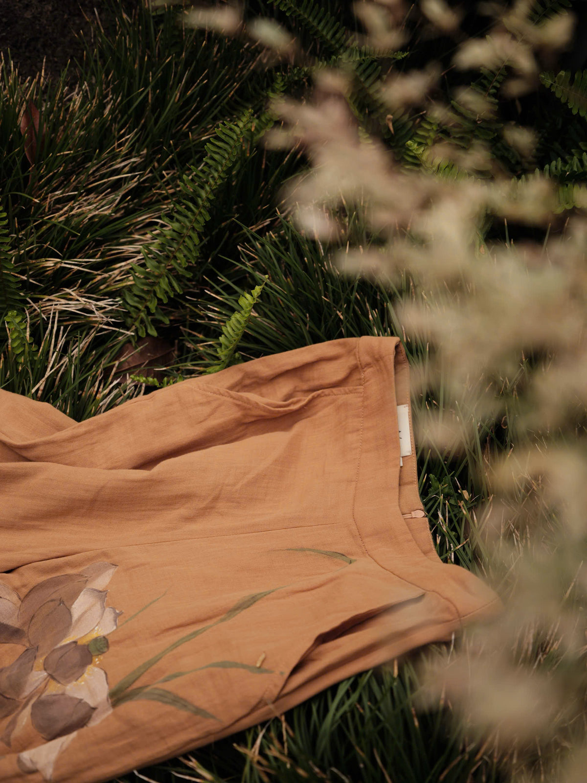 BROWN HIỀN HOÀ MUSLIN HAND-PAINTED PANTS