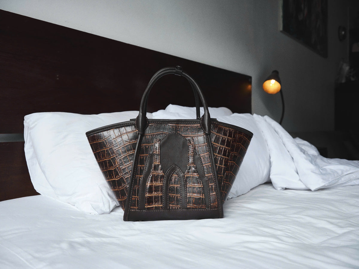 Hun Đúc Leather Bag