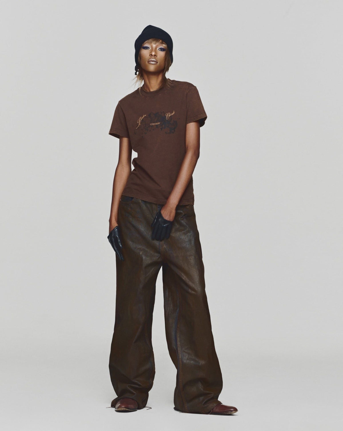 EARTHY BROWN EIGHT HORSES FORWARD TEE