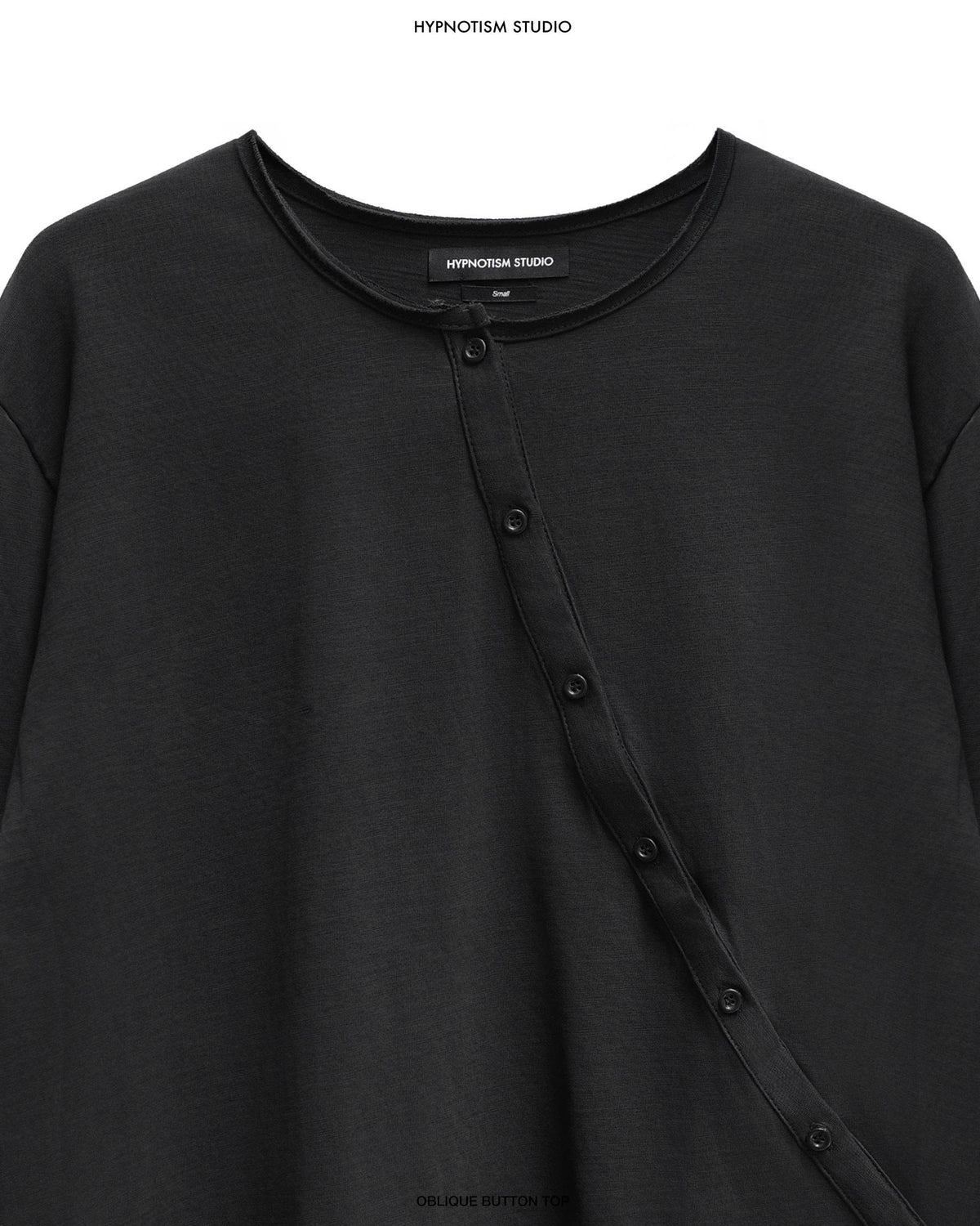 BLACK OBLIQUE BUTTON TOP
