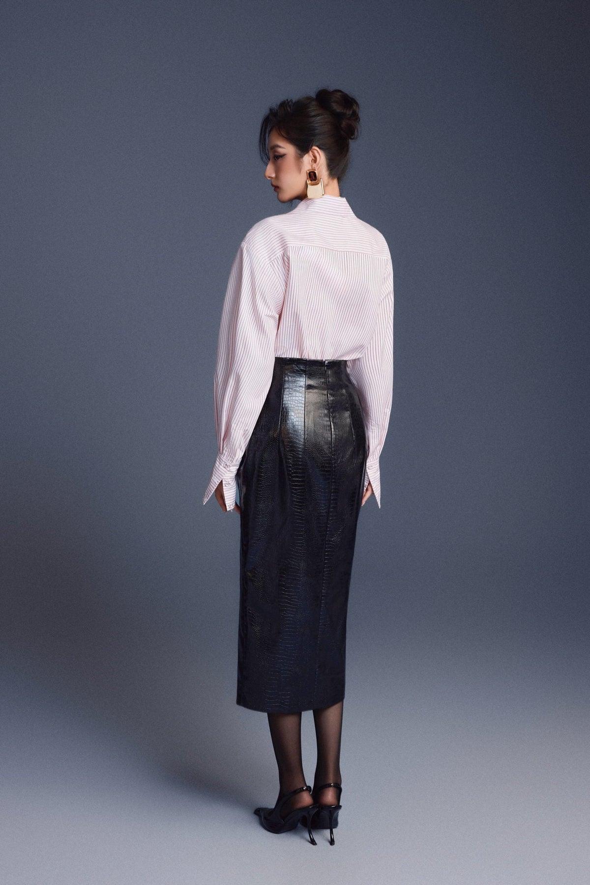 BLACK LEATHER SCULPTED SKIRT
