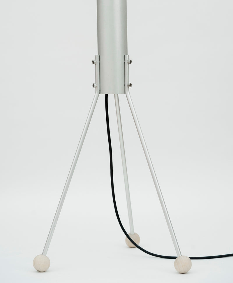 Very Tall Bánh Tráng Nhôm Lamp