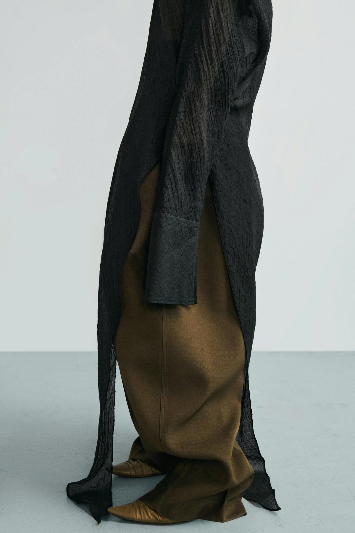 "MỘT CỘT" TOP - BLACK 