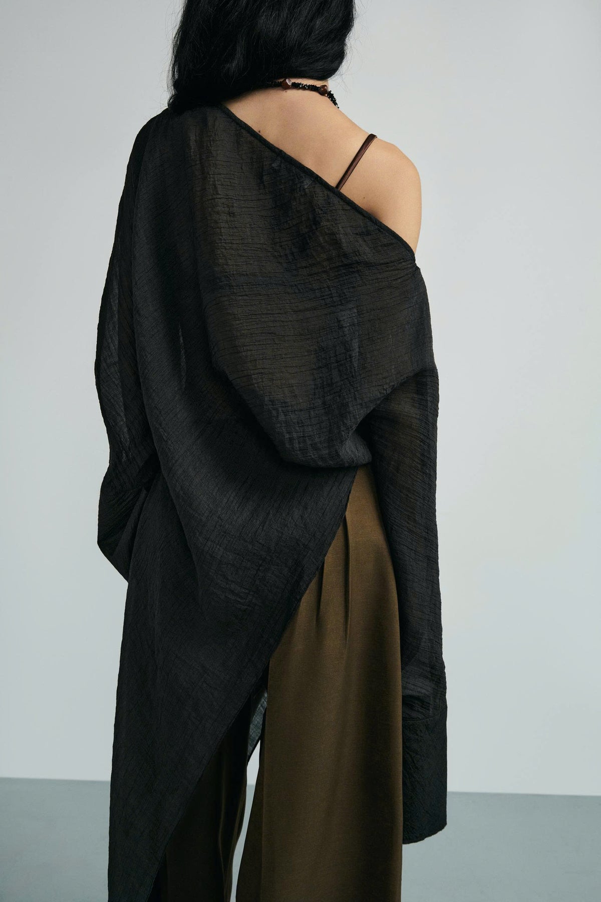 "MỘT CỘT" TOP - BLACK 