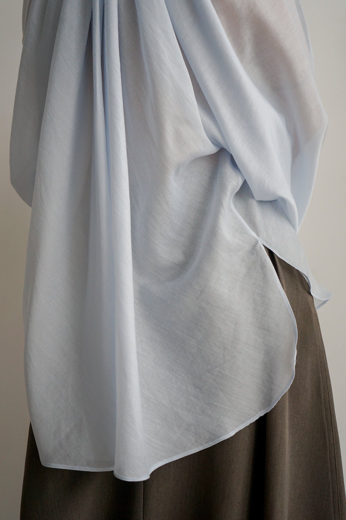"CON SỨA" BLOUSE - BLUE 