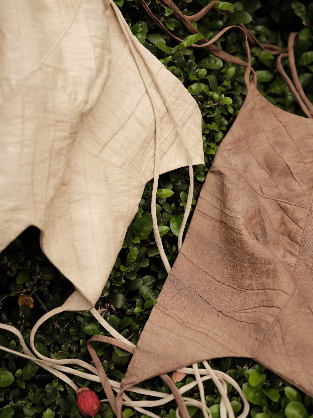  BROWN DÂN CA LINEN HALTER TOP