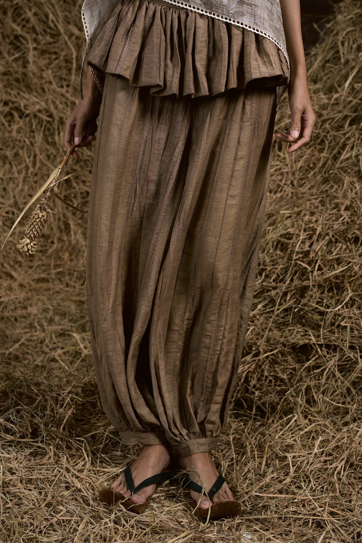 BROWN CHÂN TRẦN LINEN PEPLUM HAREM