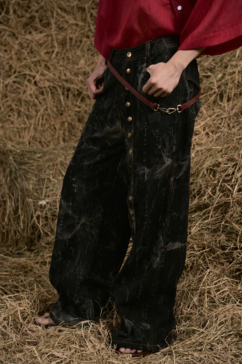 BLACK STRAY JEANS