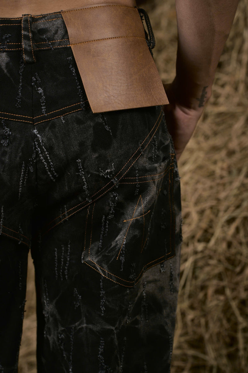 BLACK STRAY JEANS