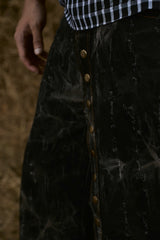 BLACK STRAY JEANS