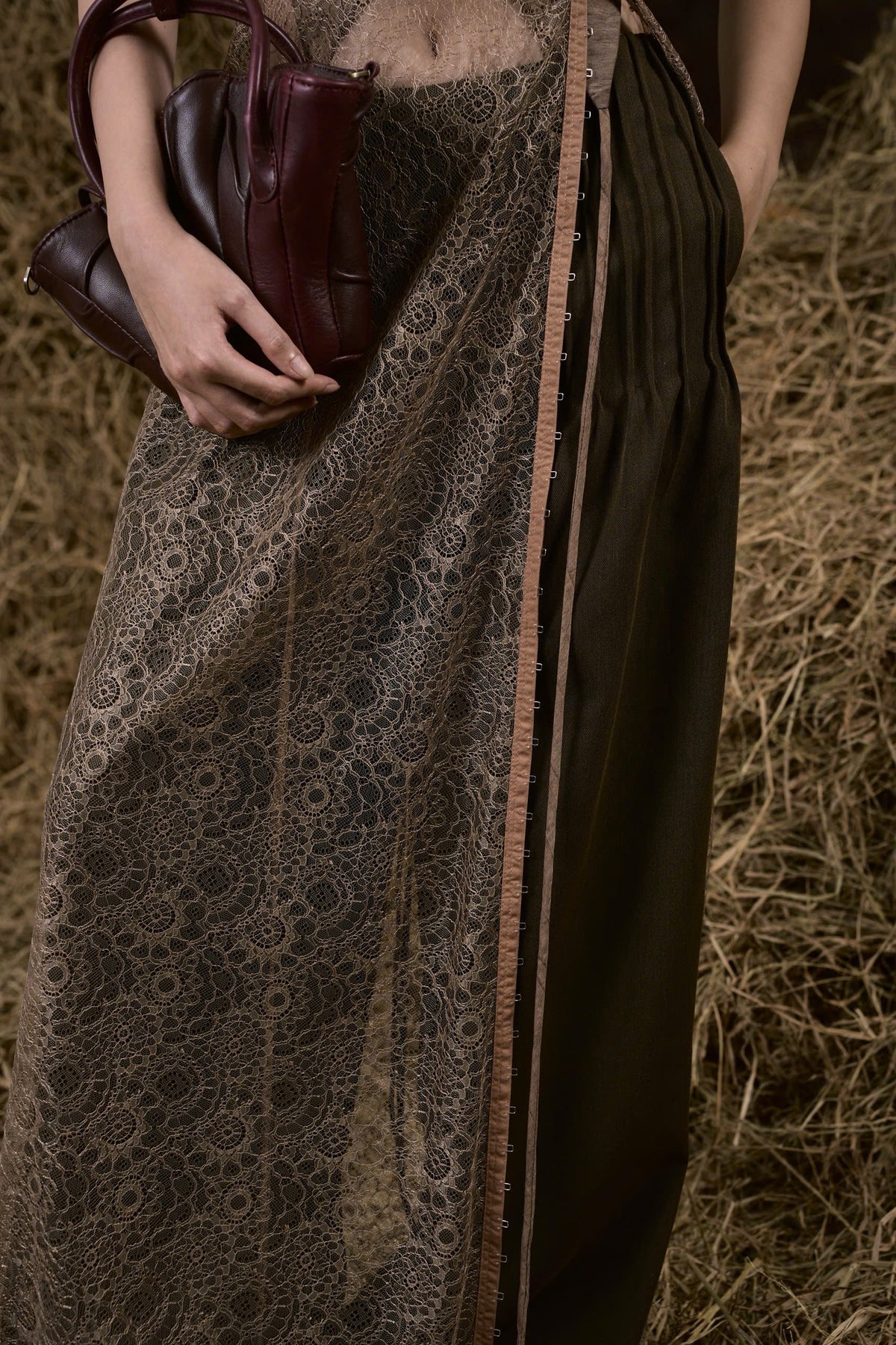 MOSS BROWN SỢI NẮNG LACE DRESS
