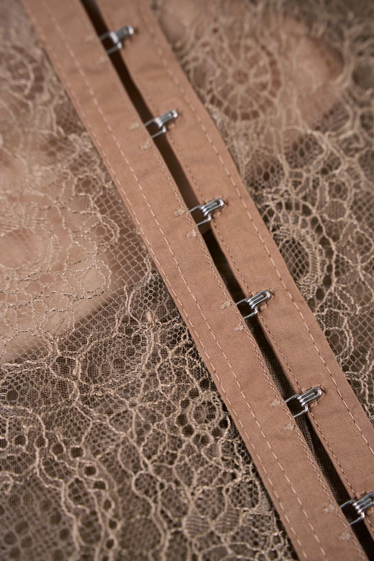 MOSS BROWN SỢI NẮNG LACE DRESS