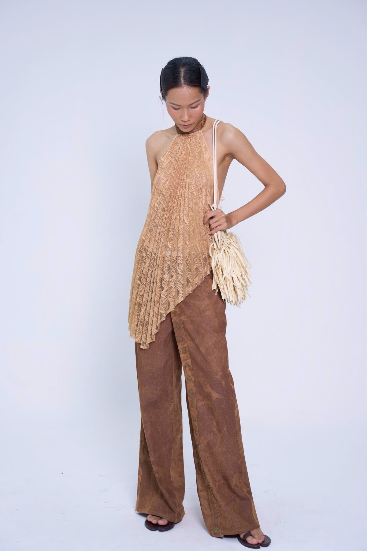 BROWN BA CHÚC PLEATING HALTER TOP