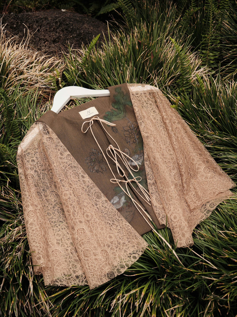 SOÀI CHEK HAND-PAINTED CAPE