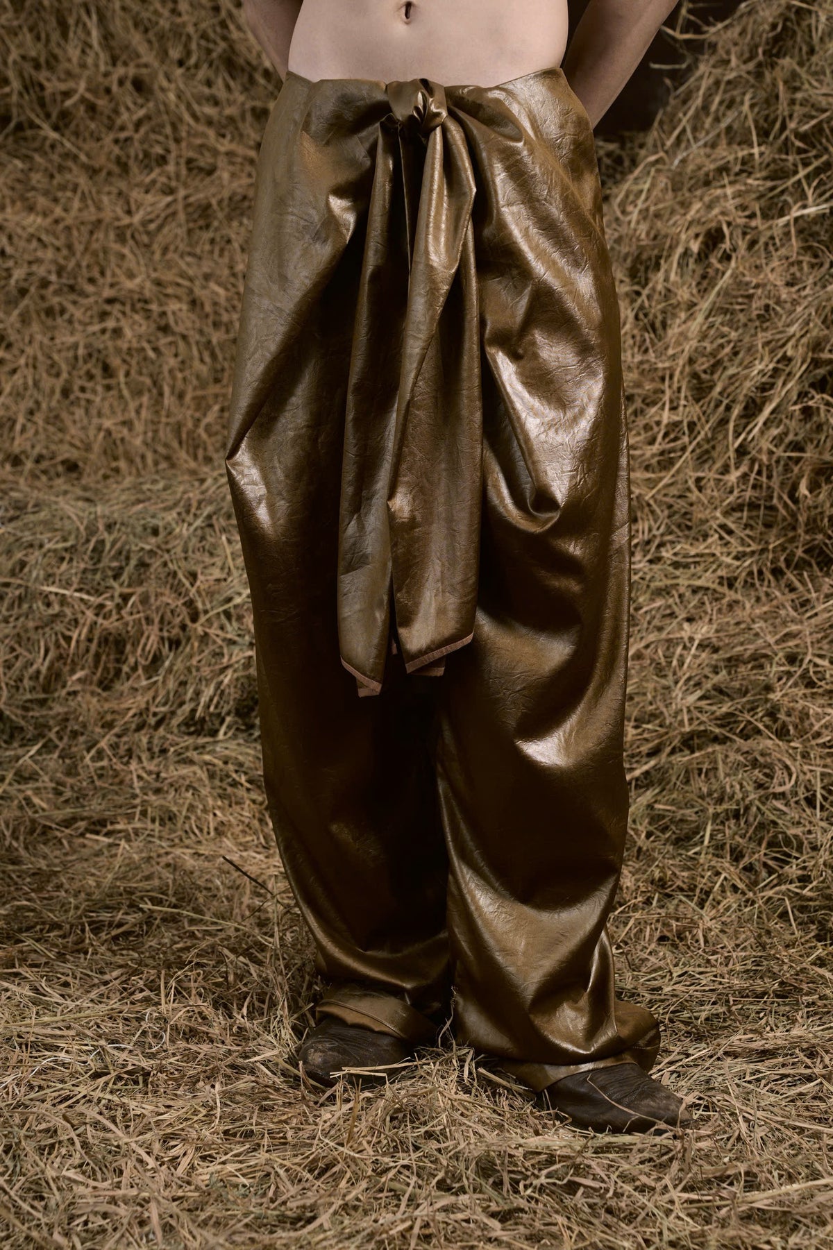 MOSS HẢO HỚN LEATHER PANTS