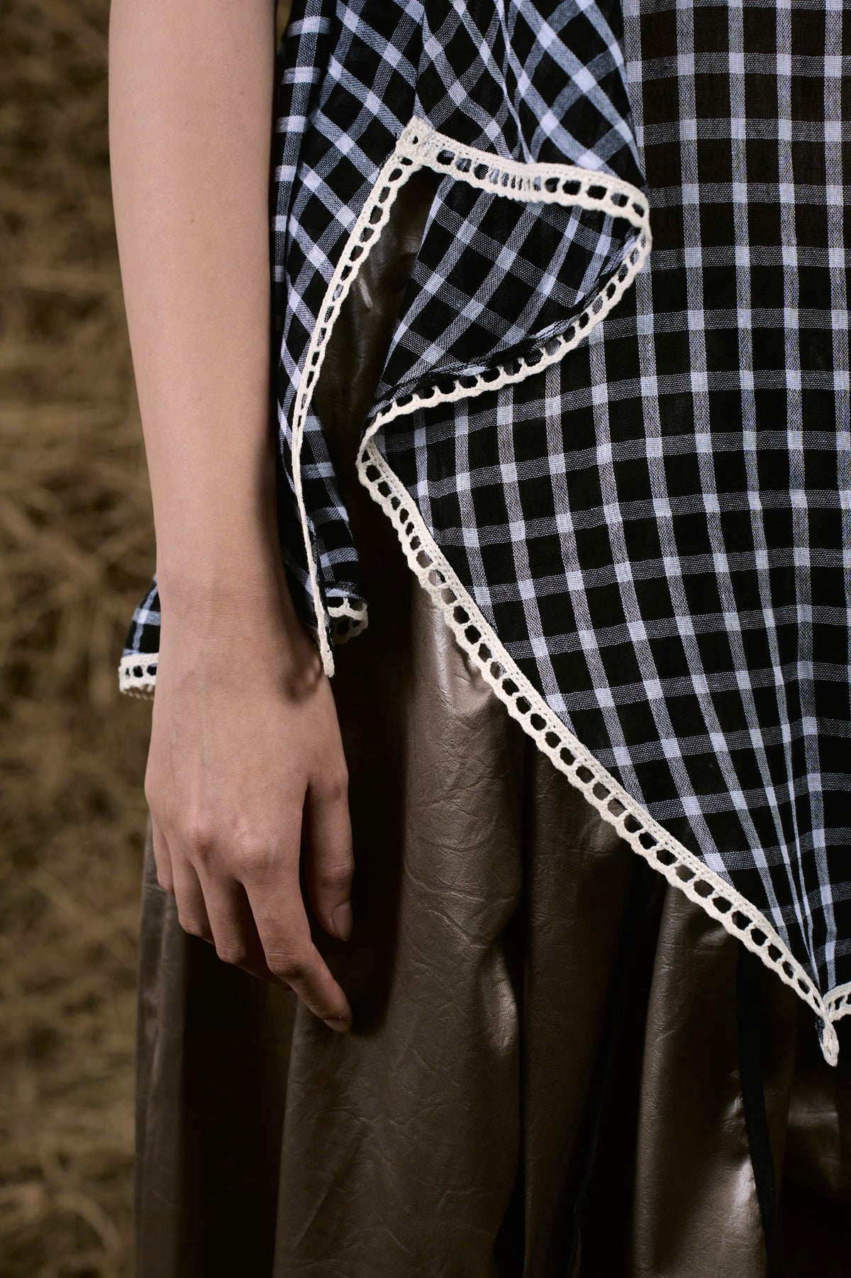 CHAO NGHIÊNG MUSLIN GINGHAM HALTER TOP