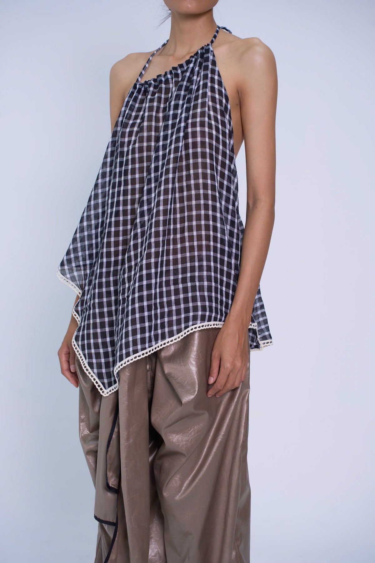 CHAO NGHIÊNG MUSLIN GINGHAM HALTER TOP