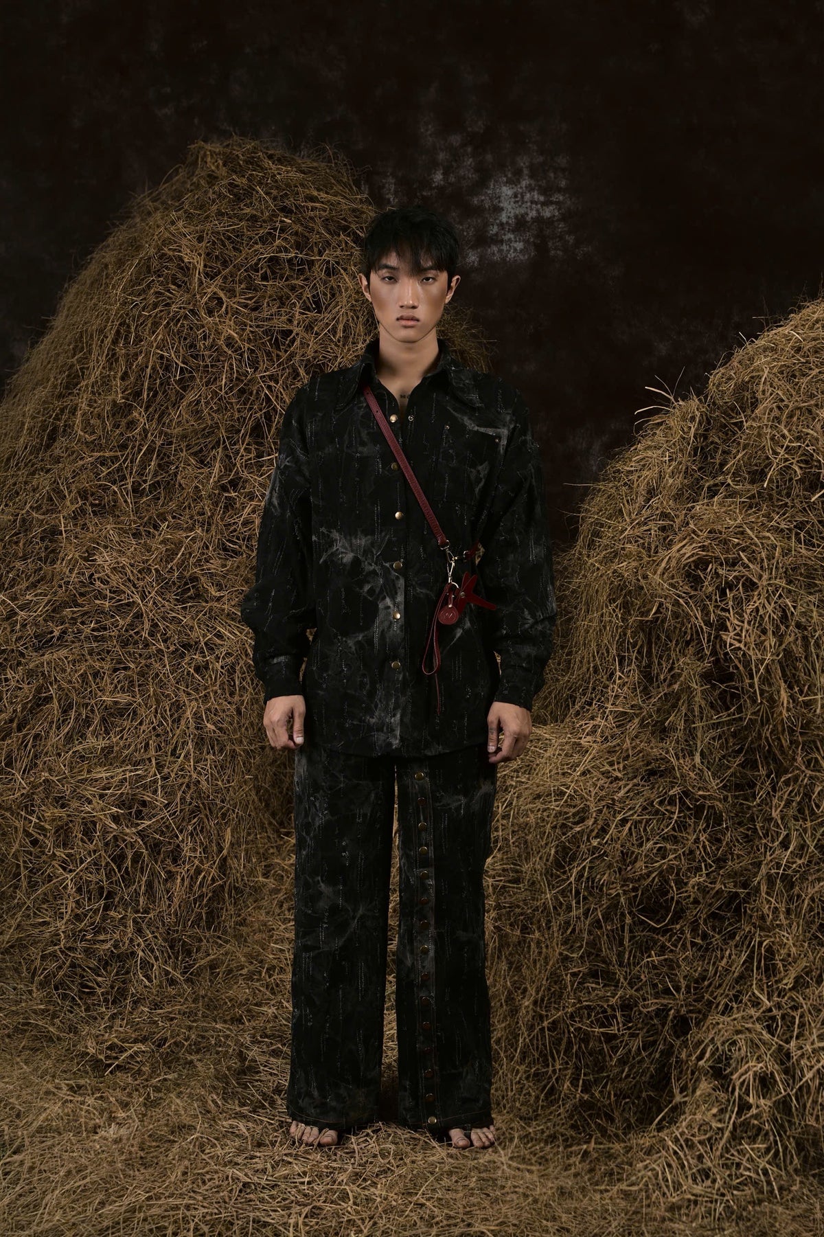 BLACK MÙA GẶT DENIM SHIRT