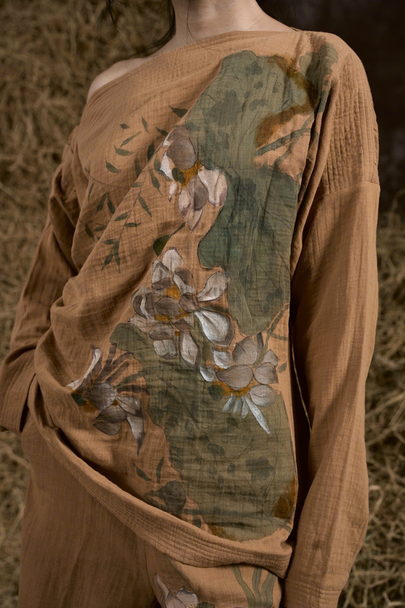BROWN ĐÔN HẬU MUSLIN HAND-PAINTED BLOUSE