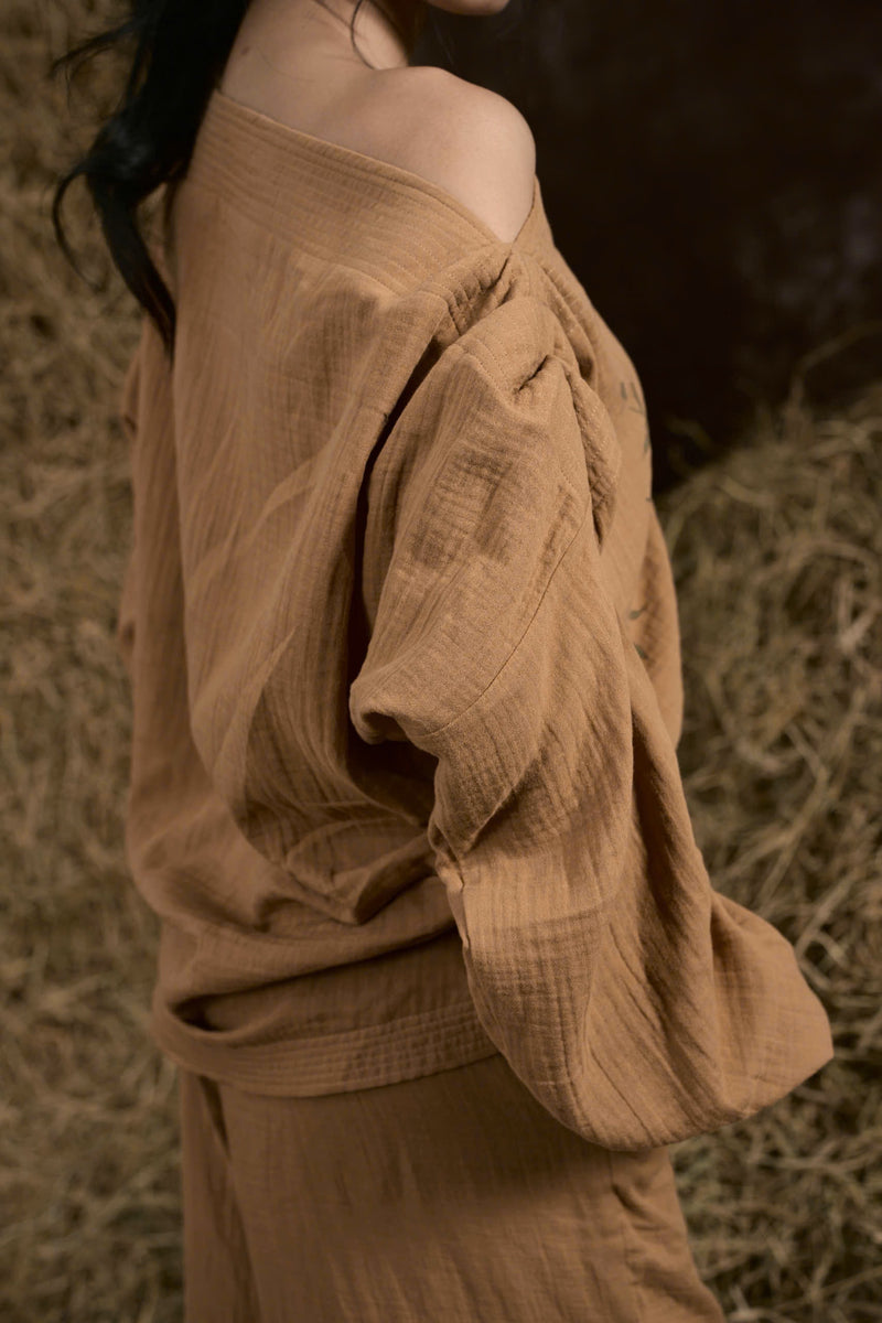 BROWN ĐÔN HẬU MUSLIN HAND-PAINTED BLOUSE