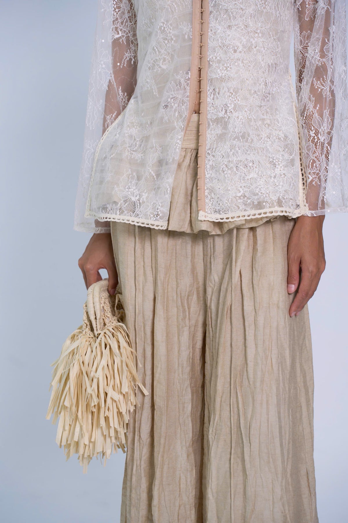 NÀNG NHEN LACE RUFFLED SOUTH VIETNAMMESE PAJAMA
