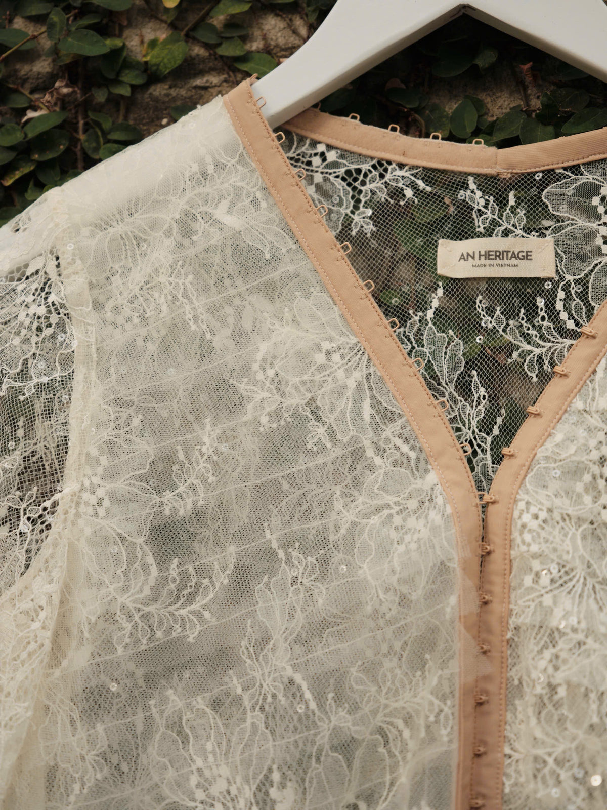 NÀNG NHEN LACE RUFFLED SOUTH VIETNAMMESE PAJAMA