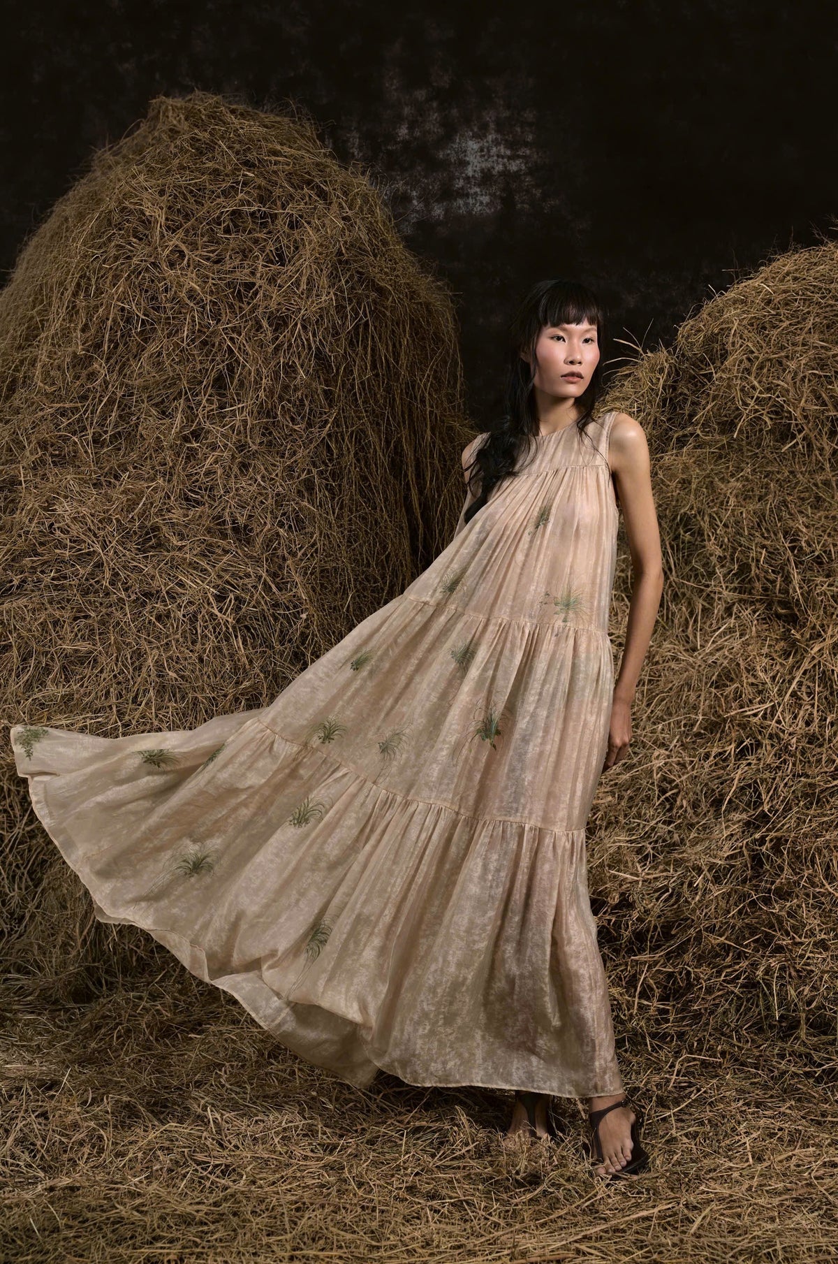 TRẢNG CỎ ORGANZA HAND-PAINTED RUFFLED DRESS