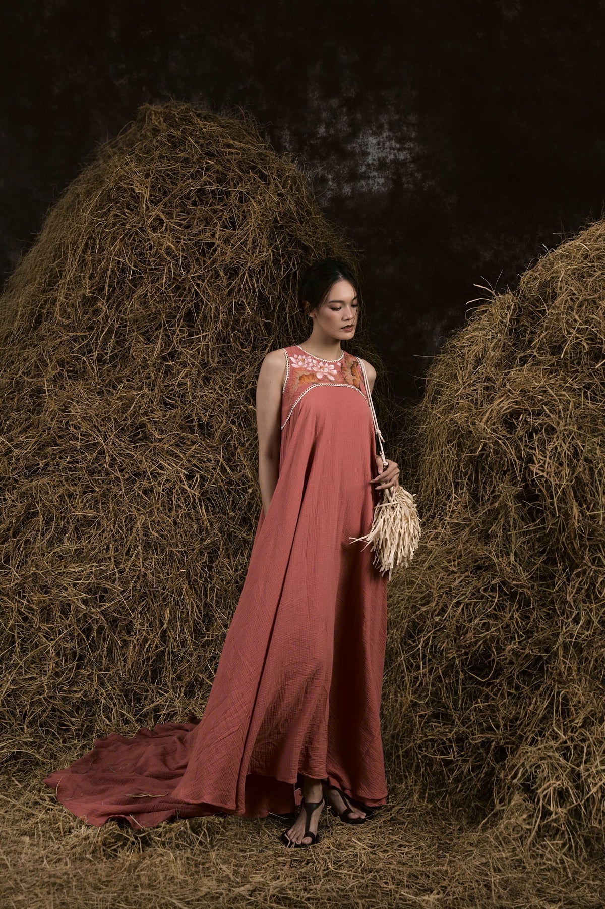 SALMON BẠT NGÀN MUSLIN HAND-PAINTED GOWN