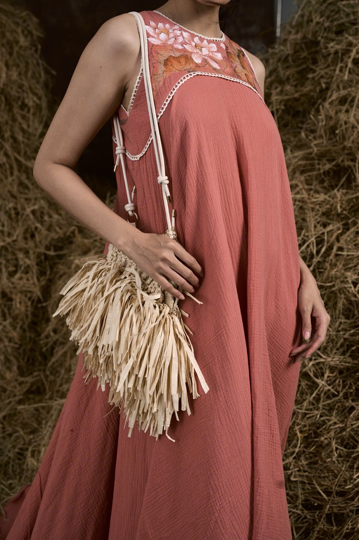 SALMON BẠT NGÀN MUSLIN HAND-PAINTED GOWN