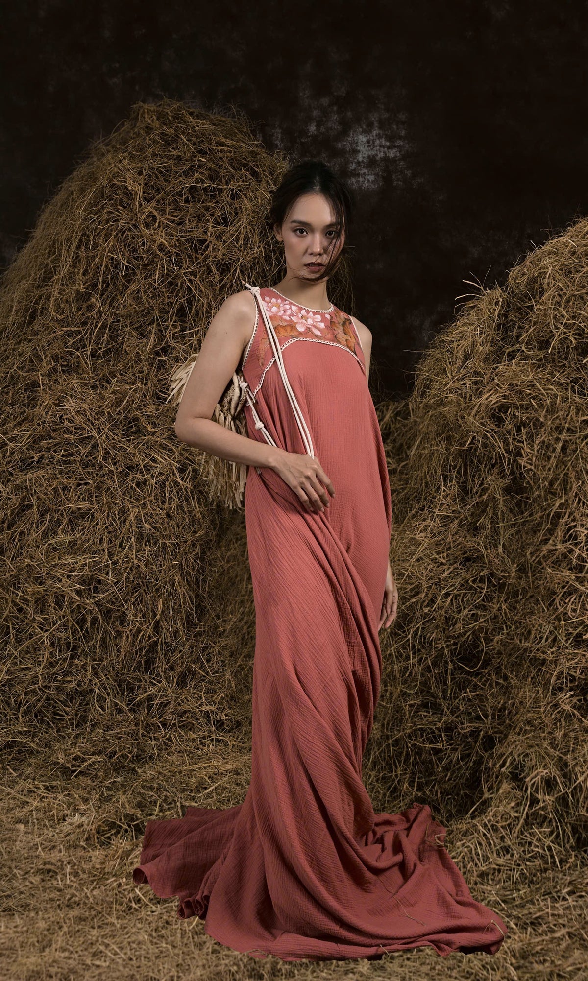 SALMON BẠT NGÀN MUSLIN HAND-PAINTED GOWN
