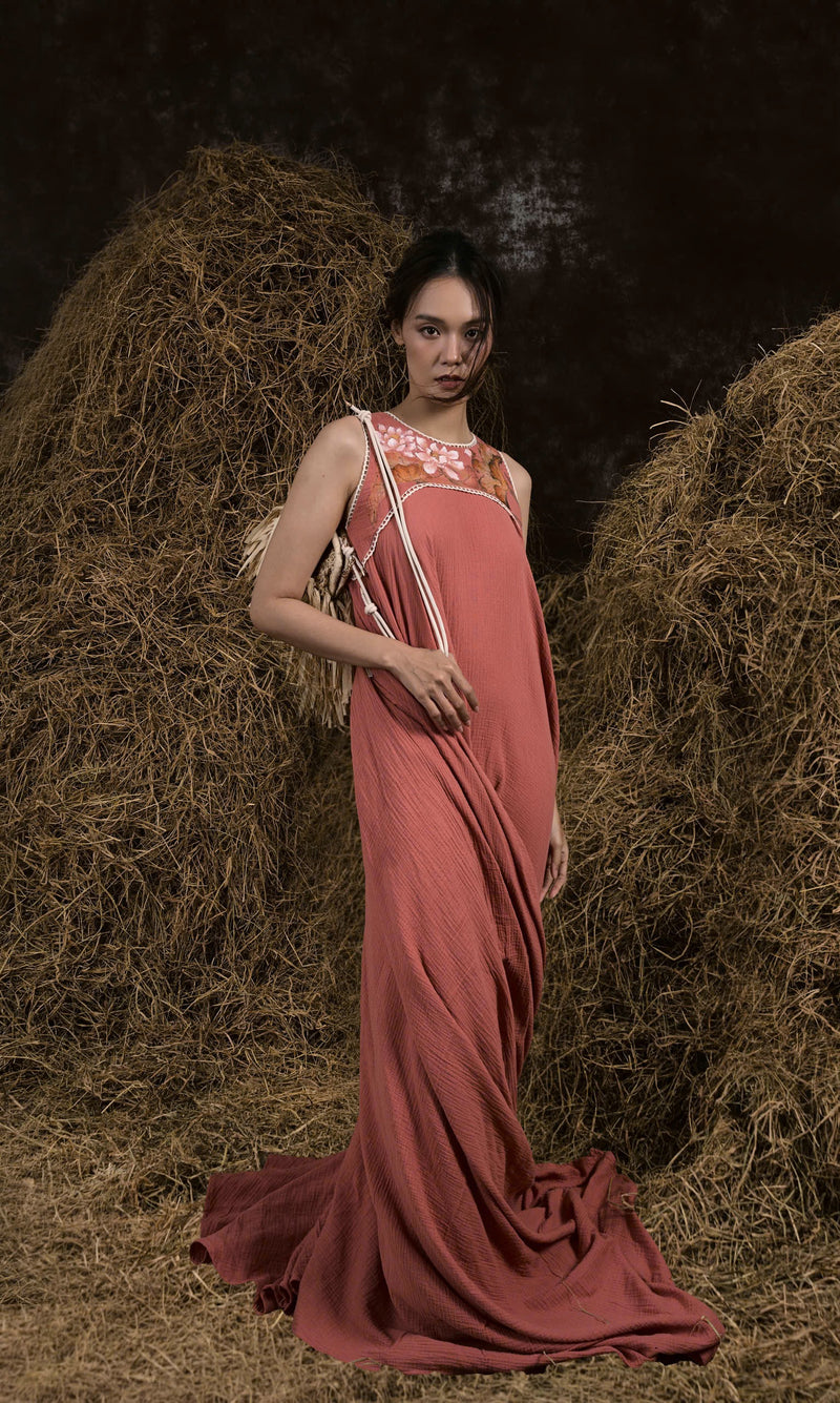 SALMON BẠT NGÀN MUSLIN HAND-PAINTED GOWN