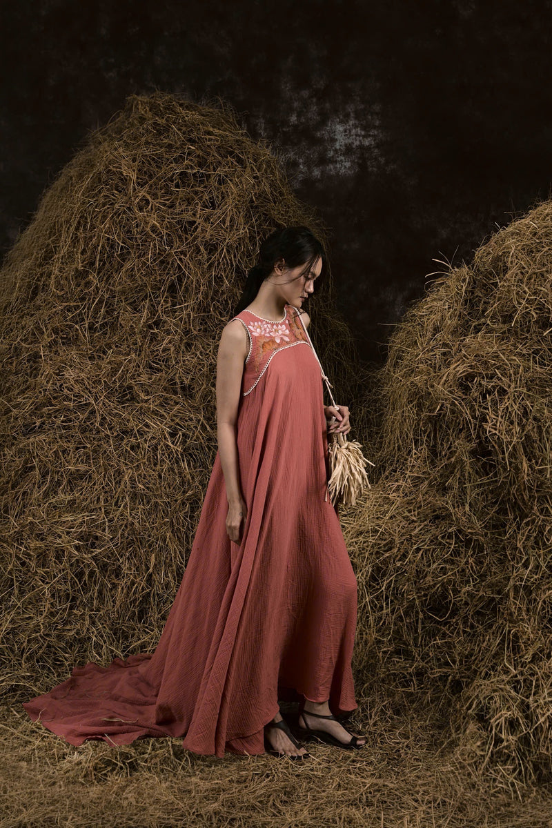 SALMON BẠT NGÀN MUSLIN HAND-PAINTED GOWN