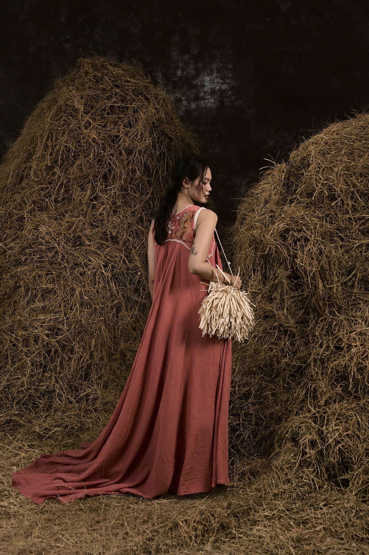 SALMON BẠT NGÀN MUSLIN HAND-PAINTED GOWN