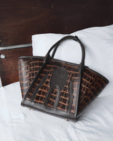 Hun Đúc Leather Bag