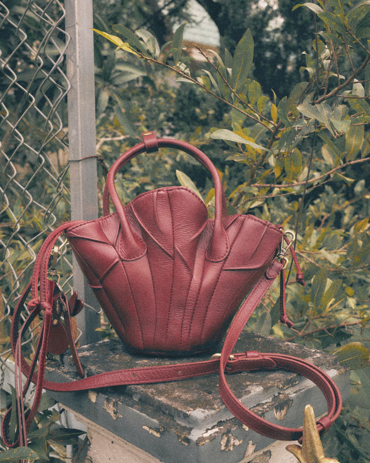 BORDEAUX DRIED LOTUS LEAVES LEATHER BAG - PM