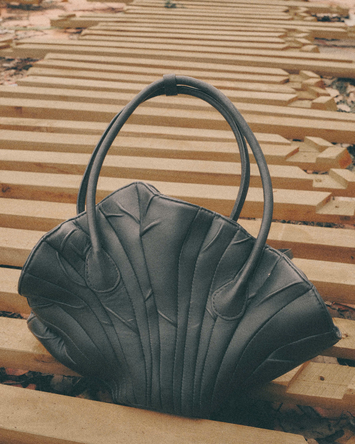 BLACK DRIED LOTUS LEAVES LEATHER BAG - MM