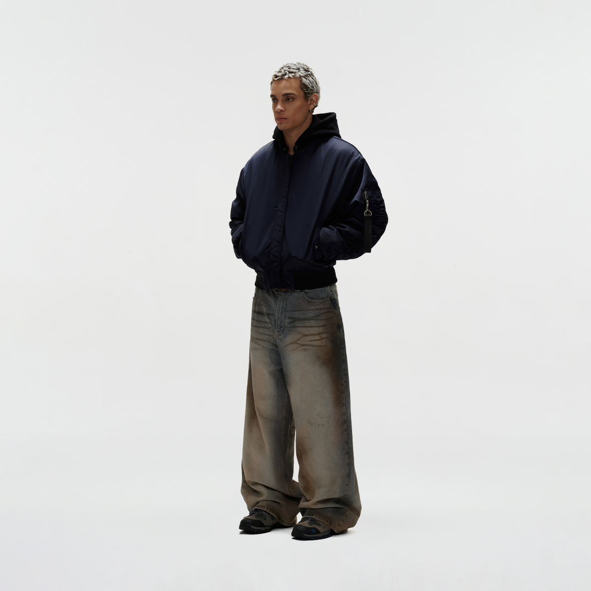 ERG24 - "FNOS" DIRTY EFFECT WASHED JEANS - LIGHT BLUE