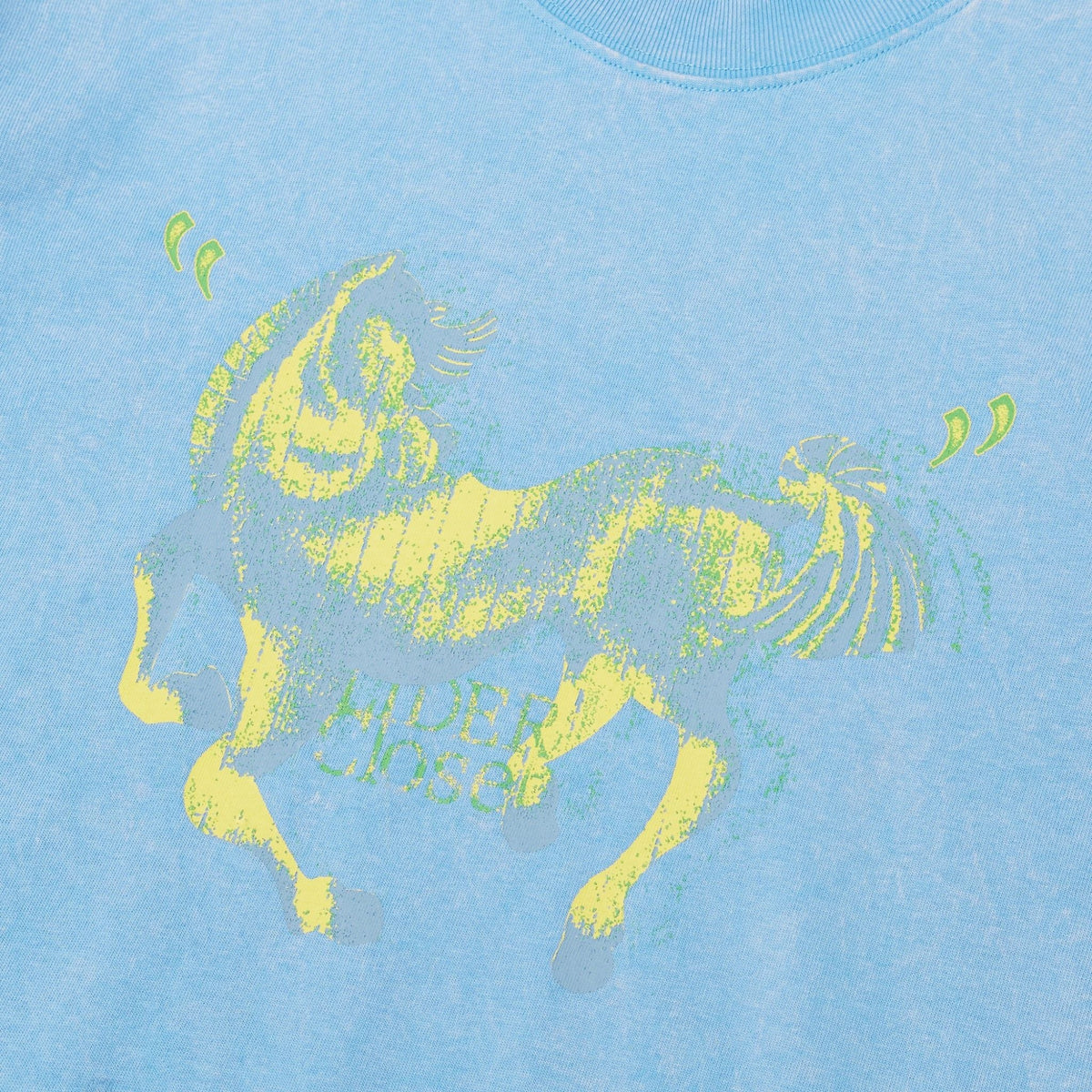 CLOUDY BLUE ALPHA HORSE TEE