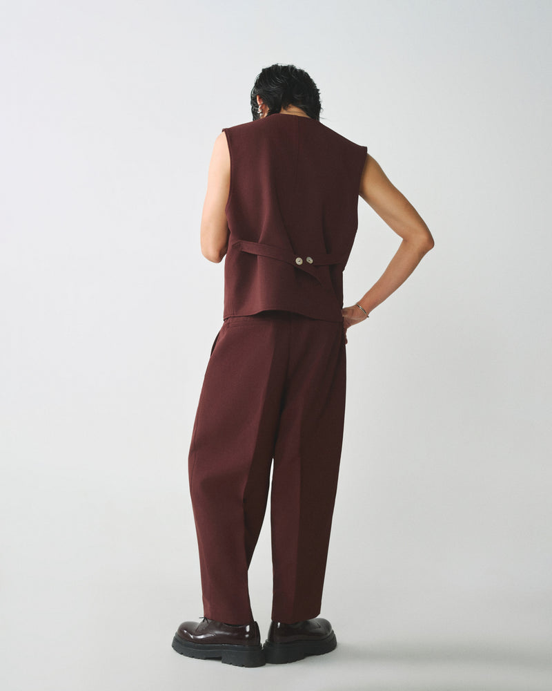 BROWN CURVED LEG PANTS