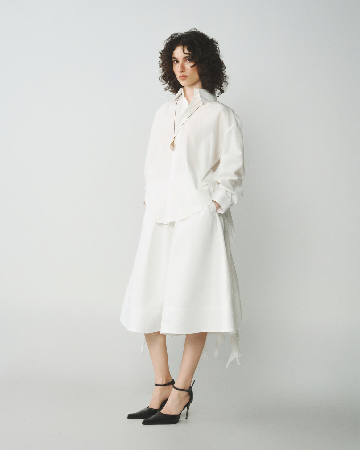 WHITE "BAI CAO" SHORT