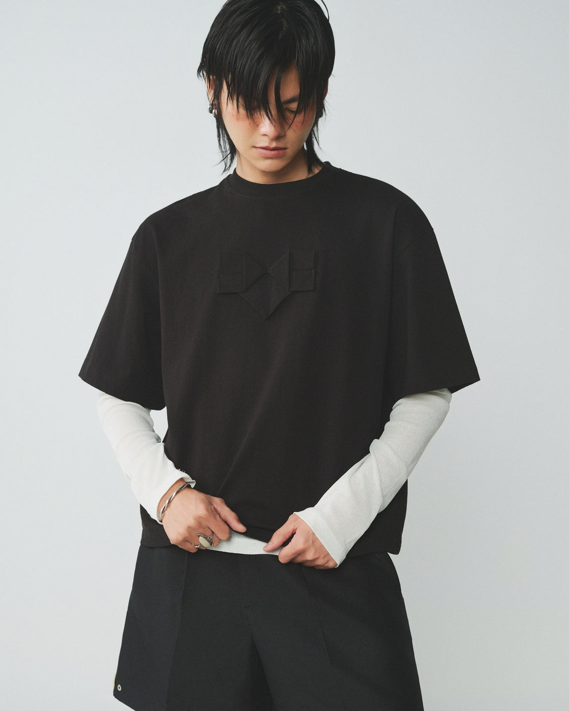 BLACK ORIGAMI HEART TEE
