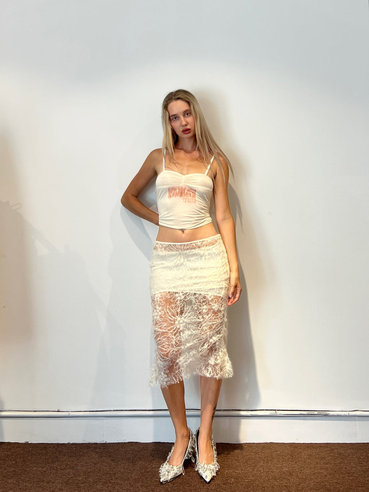 WHITE SPIRAL GATE CAMI TOP