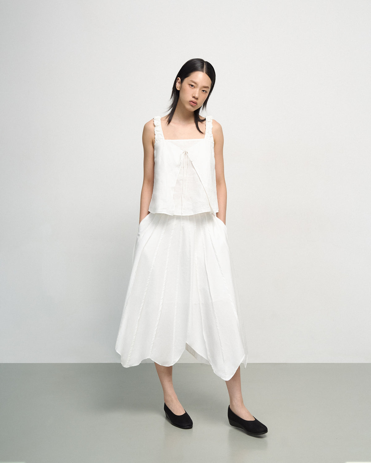 LEAF SKIRT IN WHITE