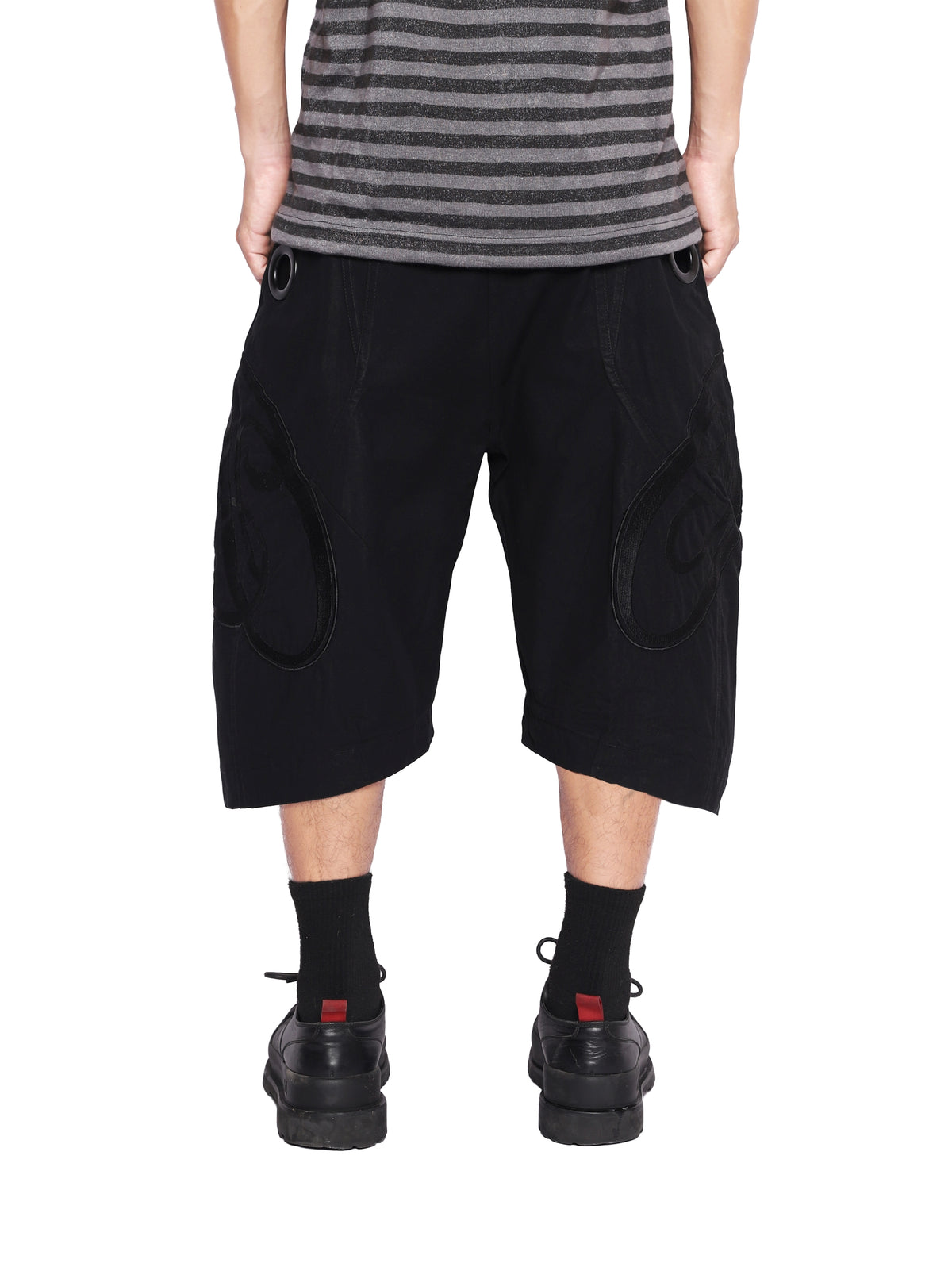 ORIGAMI BLACK SHORT