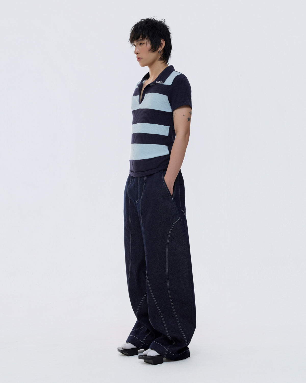 STRIPE NAVY HUG SHIRT