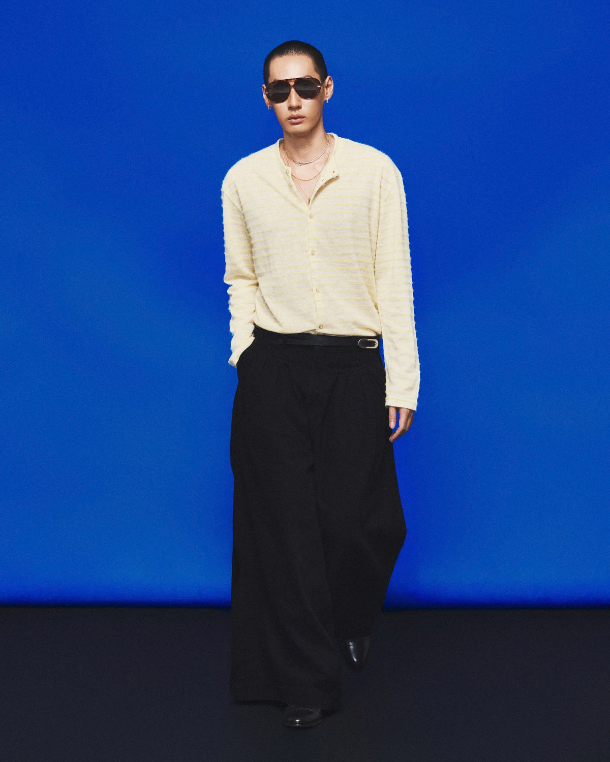 MULTI-PLEATED DENIM PANTS