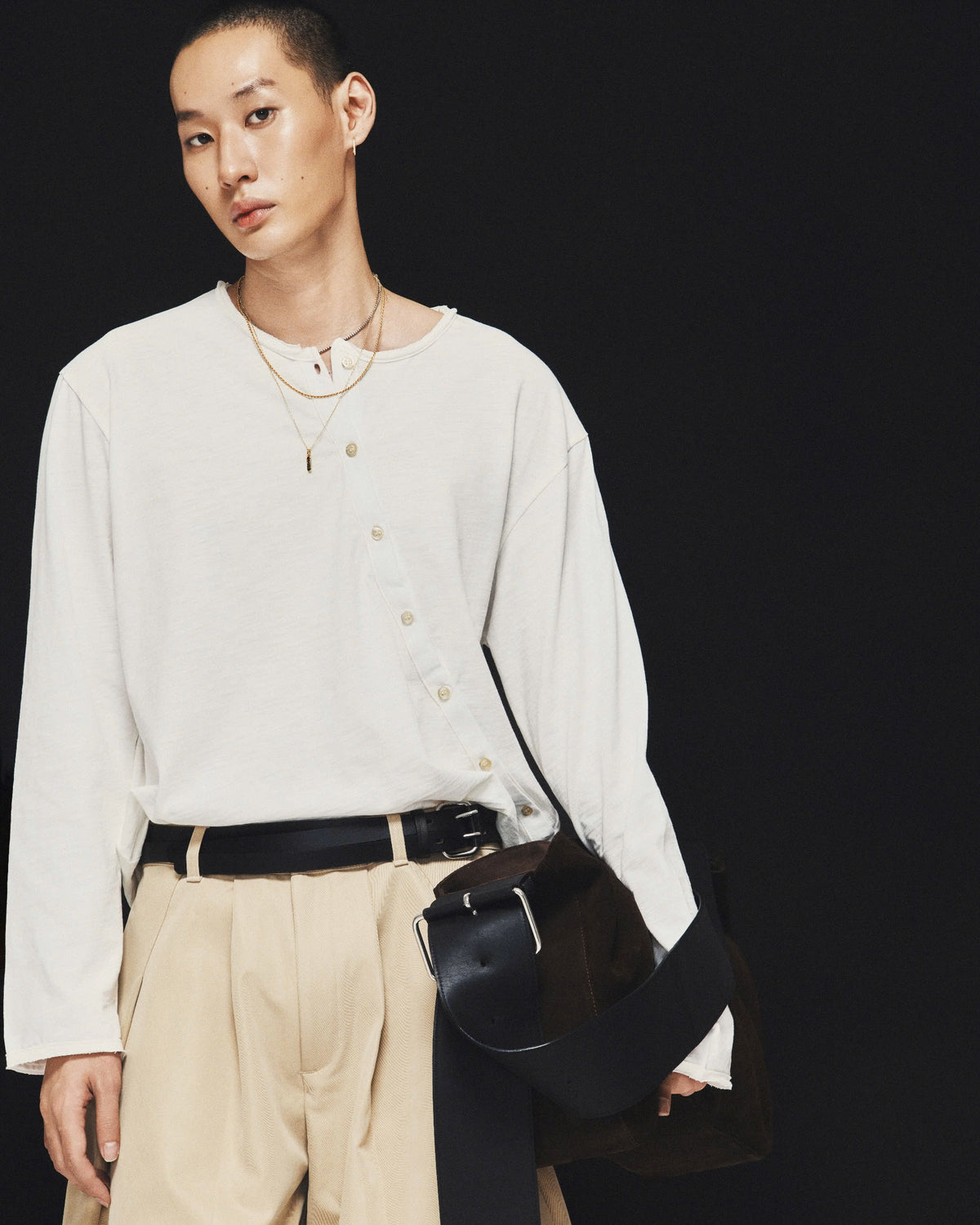 WHITE OBLIQUE BUTTON TOP