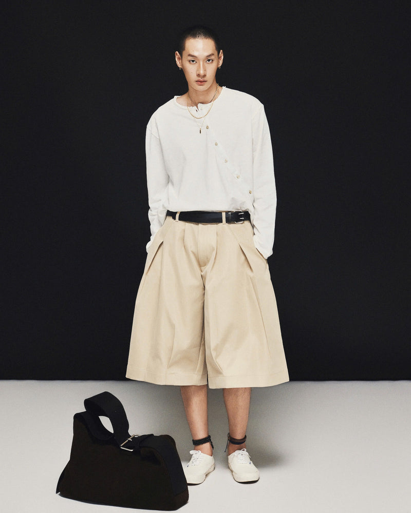 WHITE OBLIQUE BUTTON TOP
