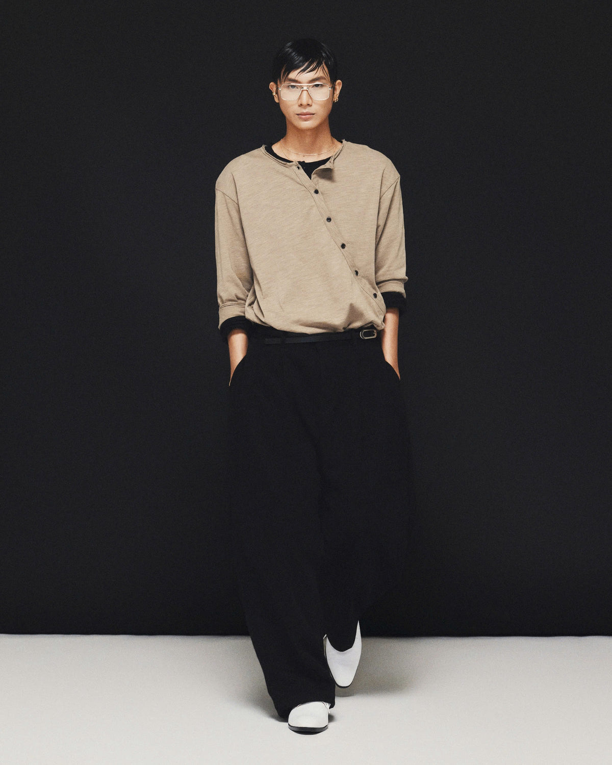MOSS GREY OBLIQUE BUTTON TOP