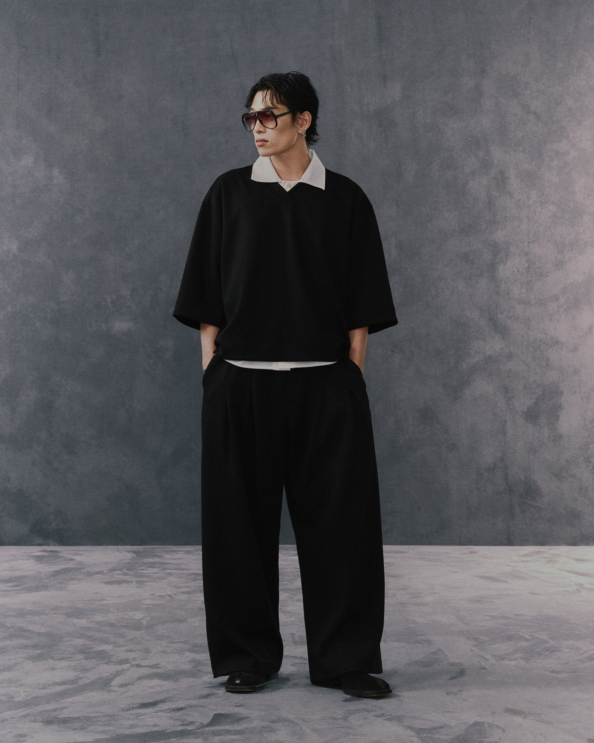 BLACK PLEATED SWEAT PANTS
